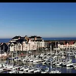 Grand Front De Ensoleille Avec Jardin Plein Sud Acces Direct Appartement Cabourg
