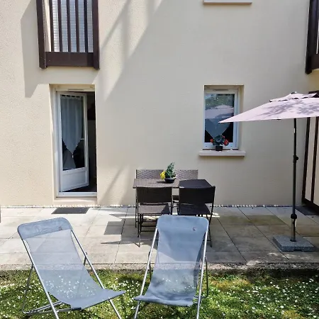 Grand Front De Ensoleille Avec Jardin Plein Sud Acces Direct Appartement *