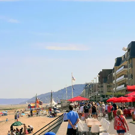 Grand Front De Ensoleille Avec Jardin Plein Sud Acces Direct Apartment Cabourg