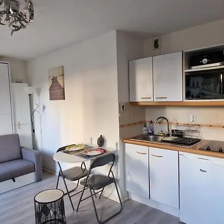 Grand Front De Ensoleille Avec Jardin Plein Sud Acces Direct شقة *